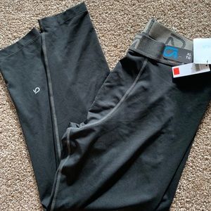 Two Gap Athletic Performance 3/4 Leggings